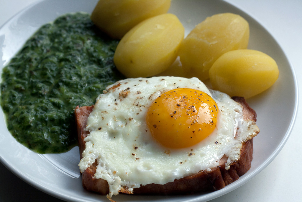 Leberkäs, Spiegelei, Spinat und Kartoffeln | Mahlzeit!